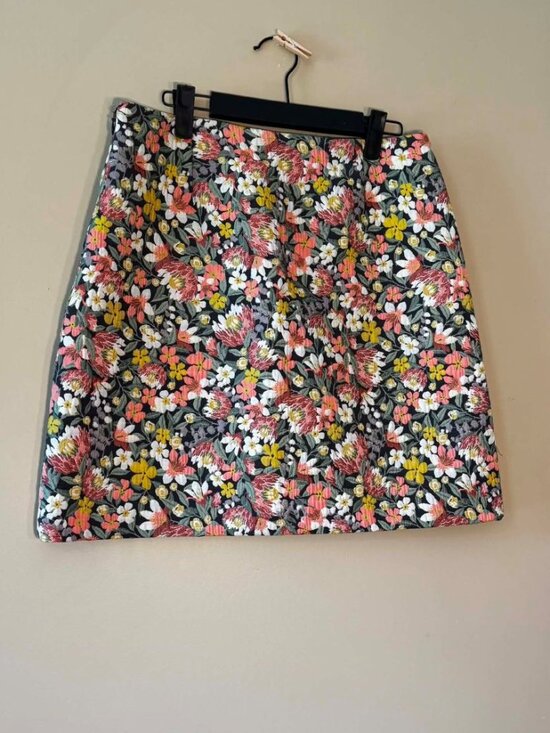 Loft Dresses & Skirts - LOFT Embroidered Floral Skirt – Size 6